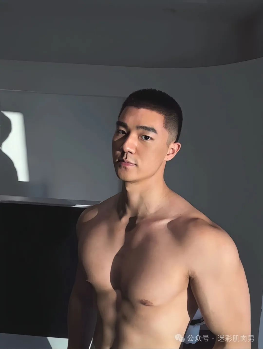 188CM 寸头运动男网红孔亨利火啦？视频太好看！