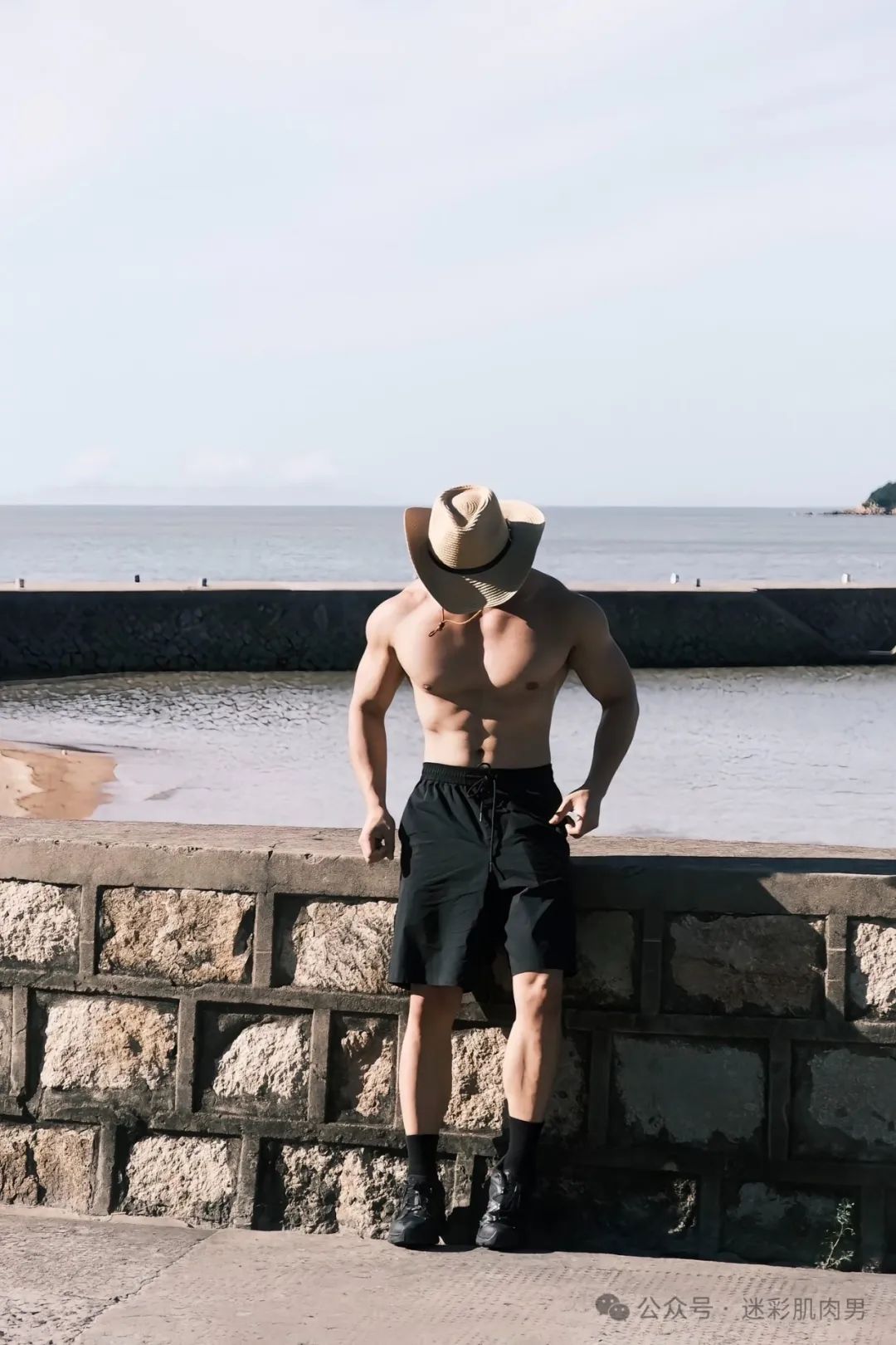 188CM 寸头运动男网红孔亨利火啦？视频太好看！