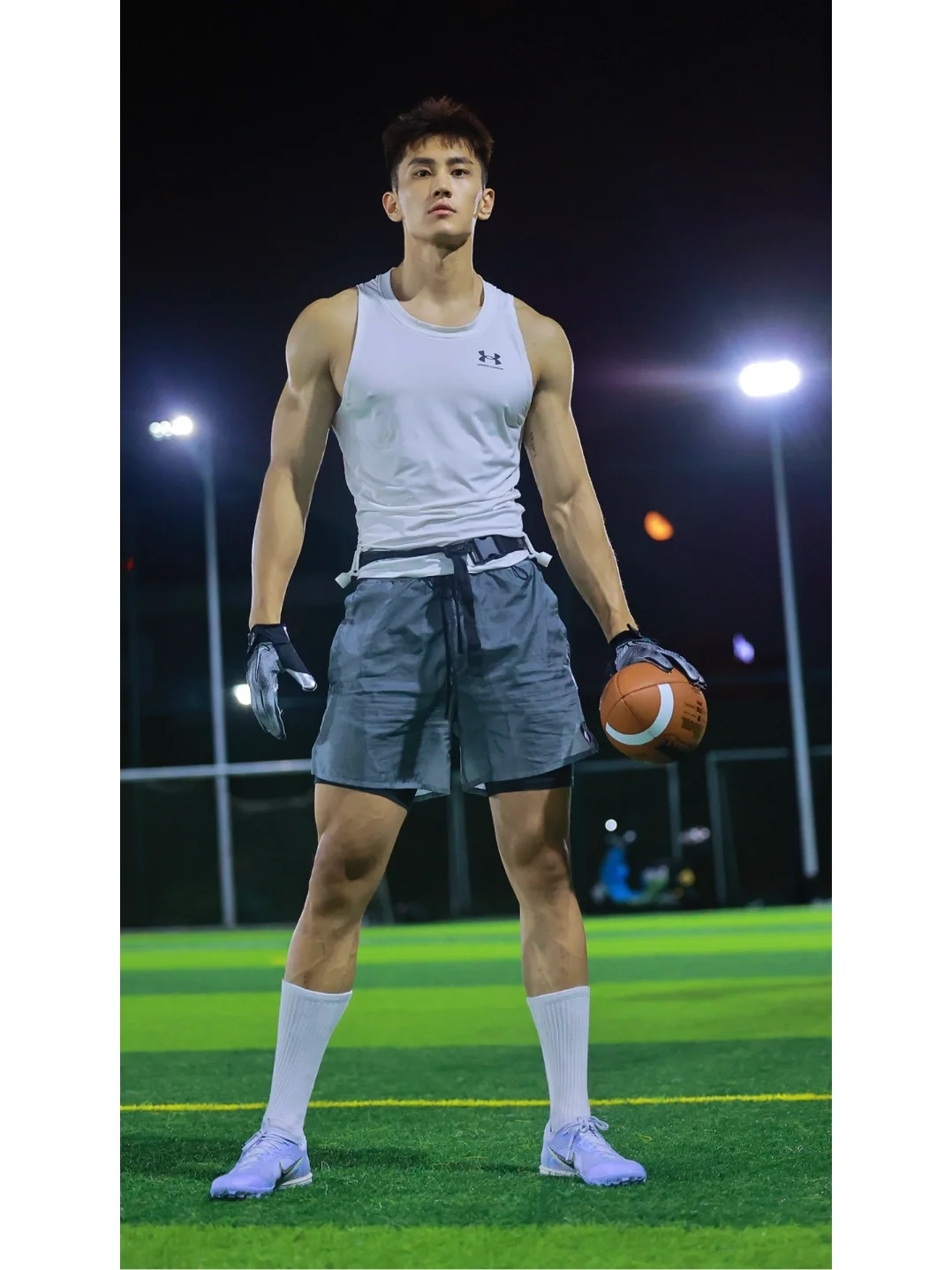 宁泽涛代餐出现！186cm 腱子肉天菜教练的鲨鱼线是真实存在的吗