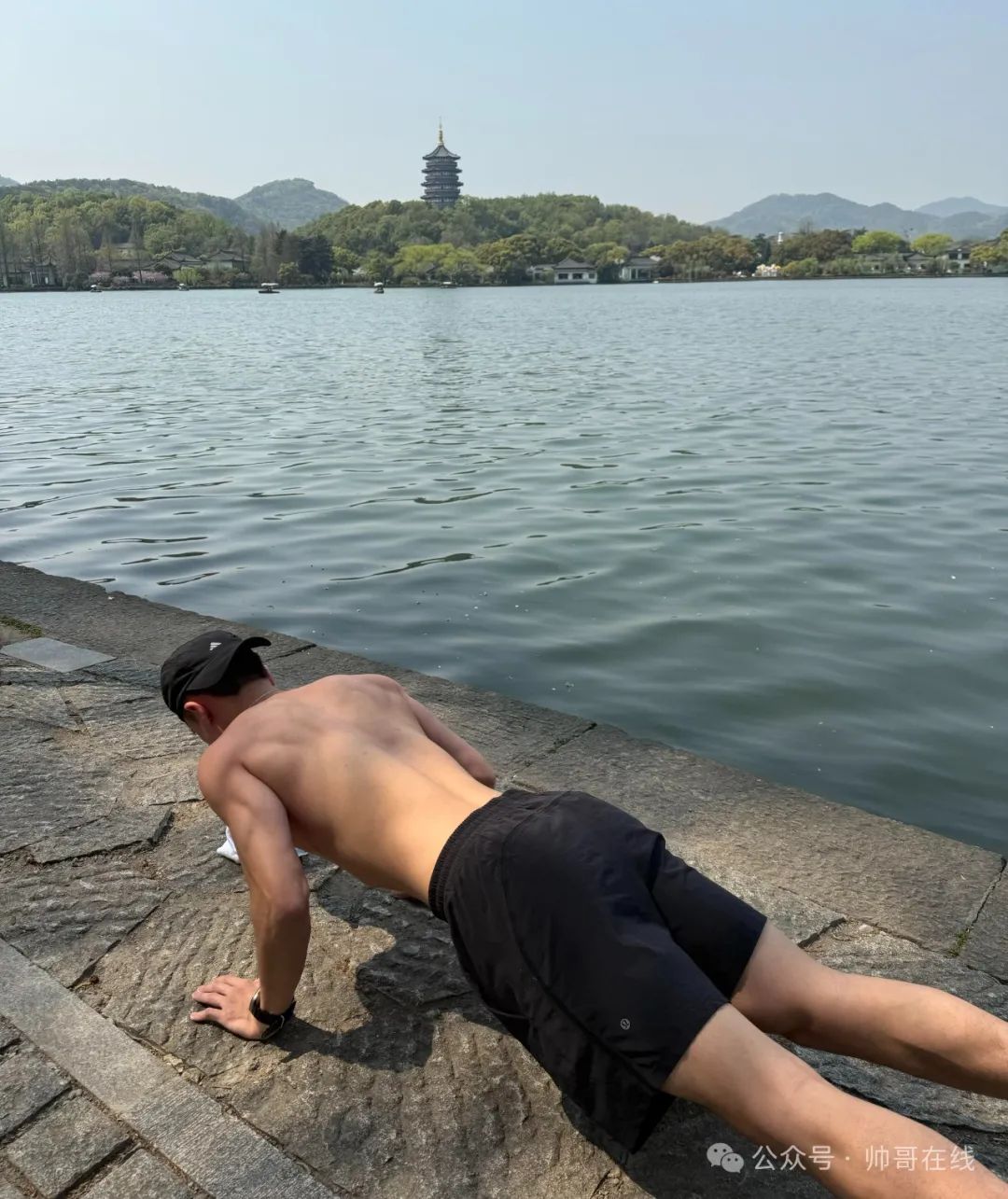 黑皮薄肌体育生弟弟，营养真的不错!