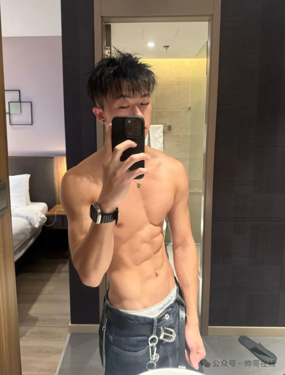 黑皮薄肌体育生弟弟，营养真的不错!