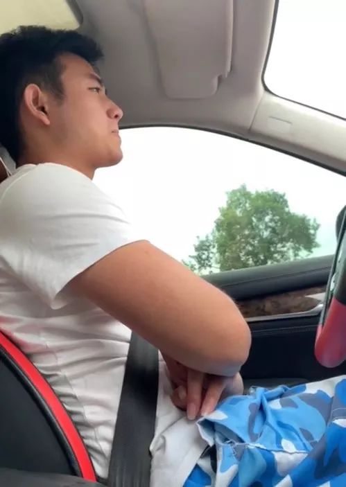 打快车遇到穿短裤的极品帅司机！