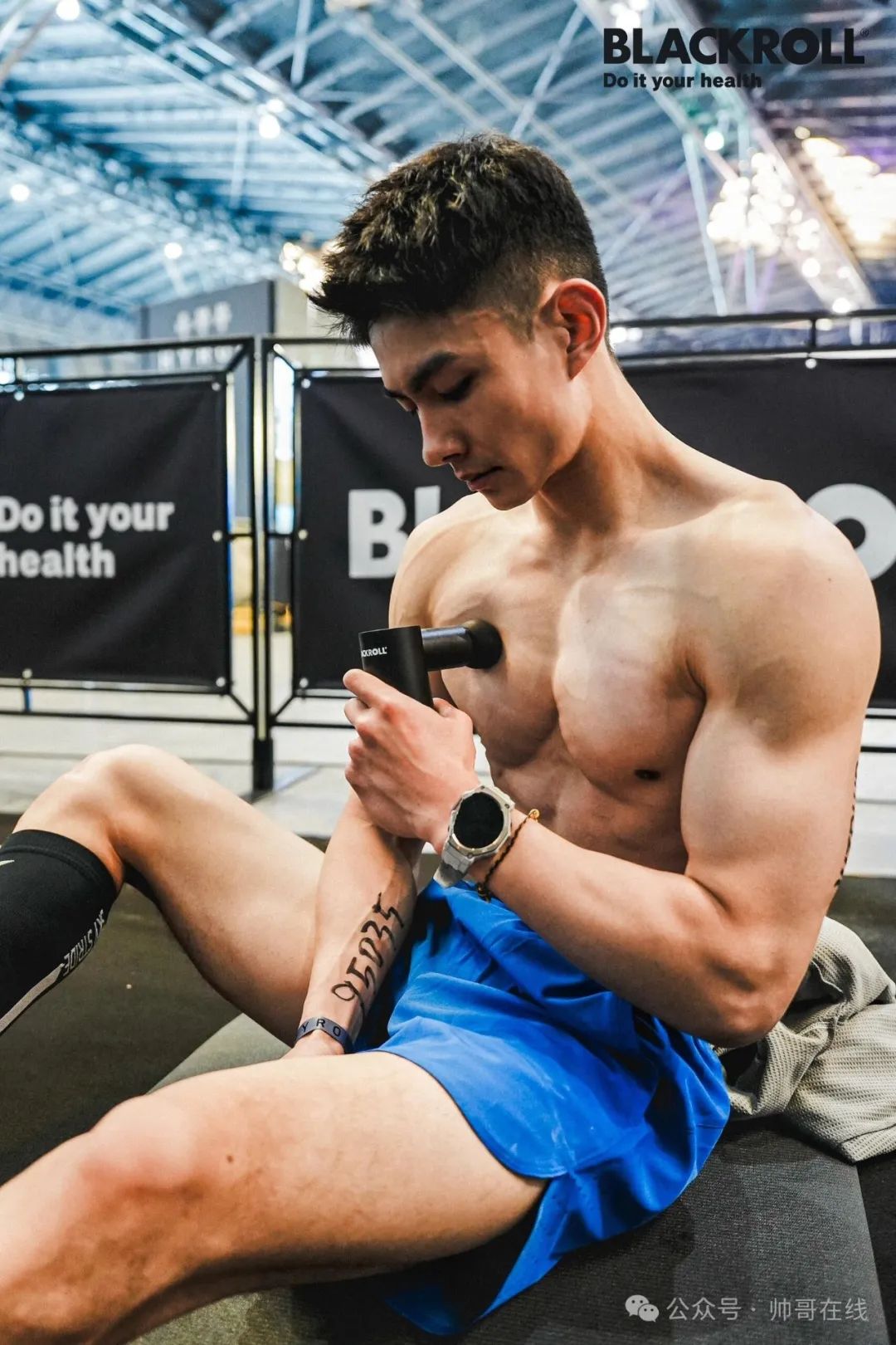 肌肉拉丝的健身帅哥，做你的跑步搭子如何？