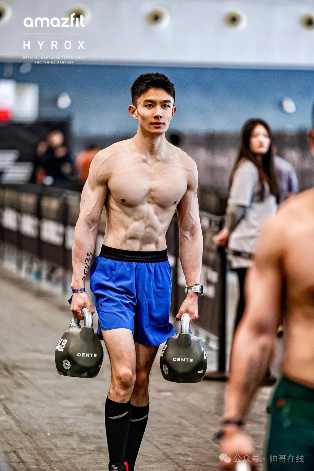 肌肉拉丝的健身帅哥，做你的跑步搭子如何？