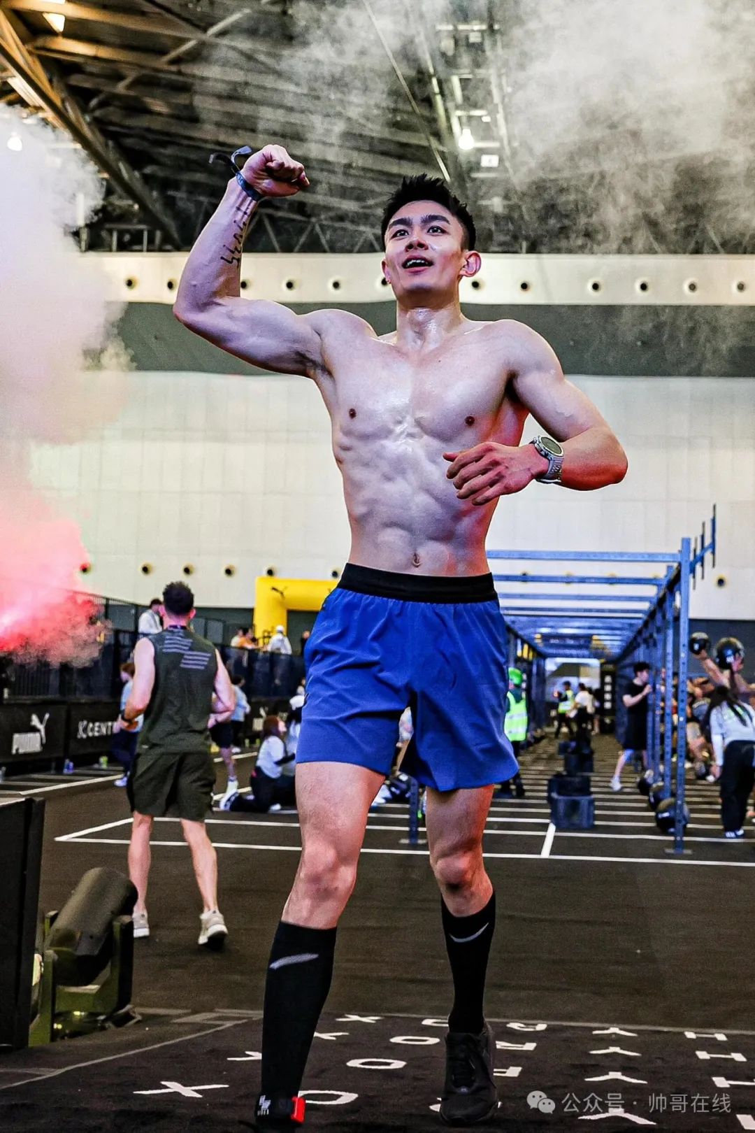 肌肉拉丝的健身帅哥，做你的跑步搭子如何？