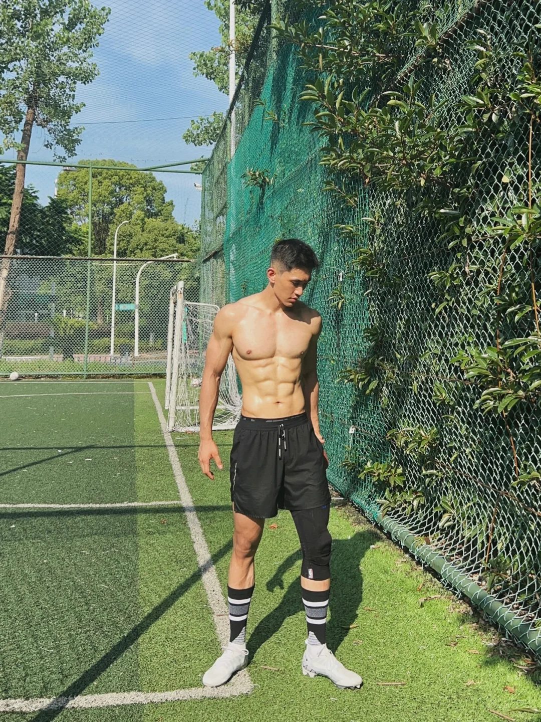 宁泽涛代餐出现!186cm 腱子肉天菜教练的鲨鱼线是真实存在的吗 宁泽涛代餐出现!186cm 腱子肉天菜教练的鲨鱼线是真实存在的吗