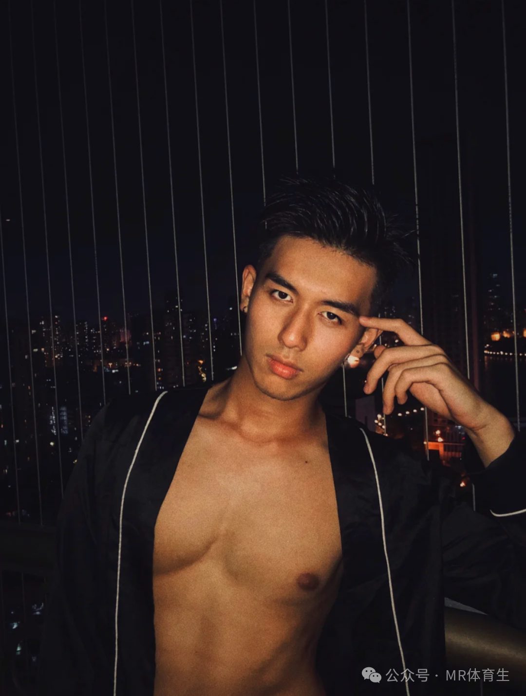 183cm 广州阳光帅气男模，精致薄肌身材又纯又欲惹人爱