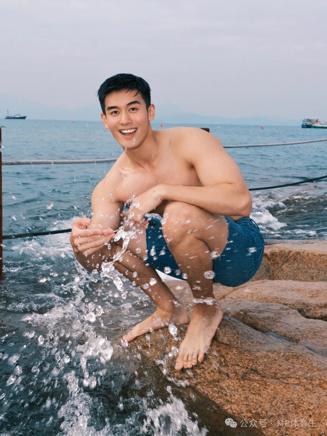 183cm 广州阳光帅气男模，精致薄肌身材又纯又欲惹人爱