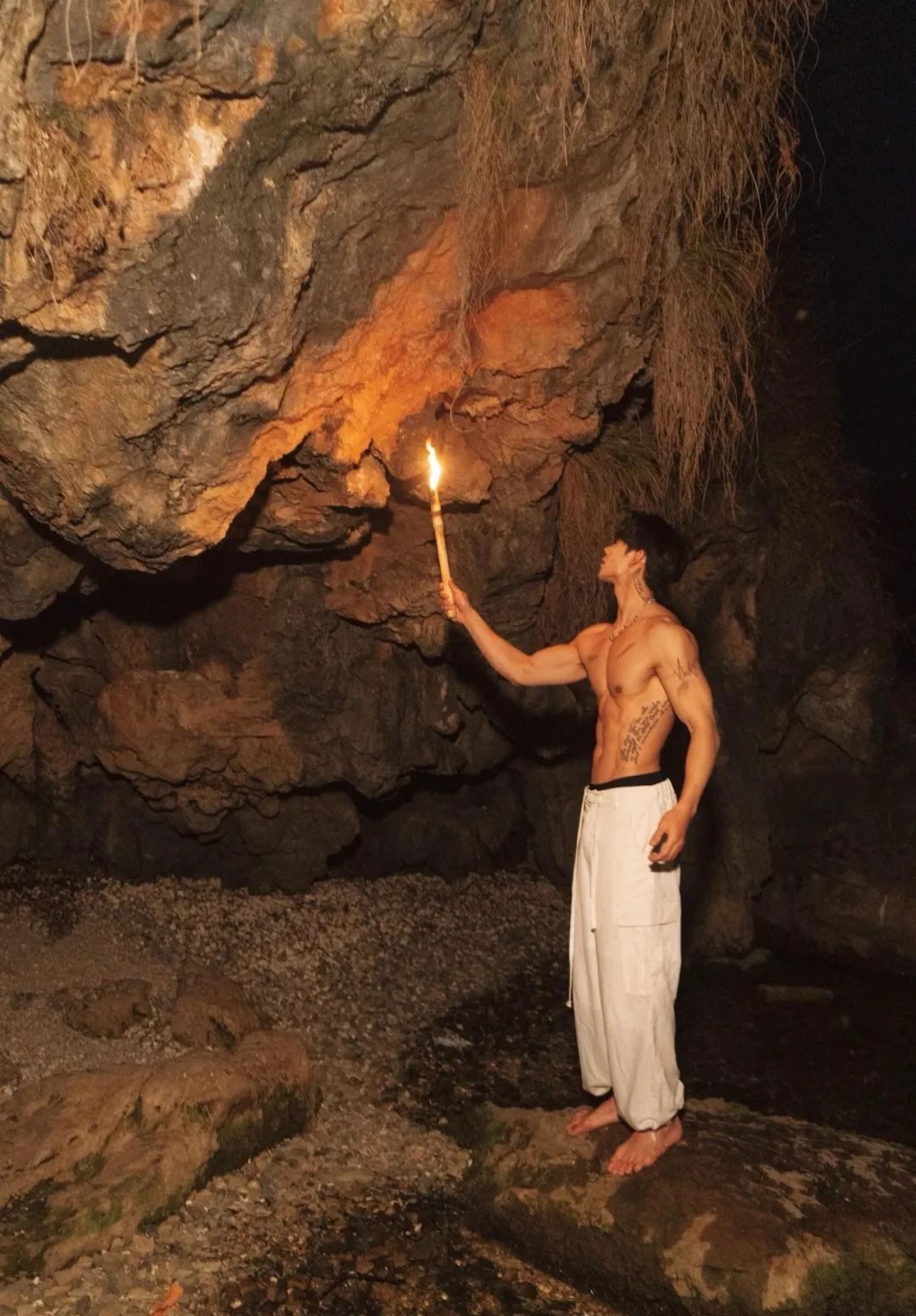 185CM 腱子肉健身模特，体育生版野外求生