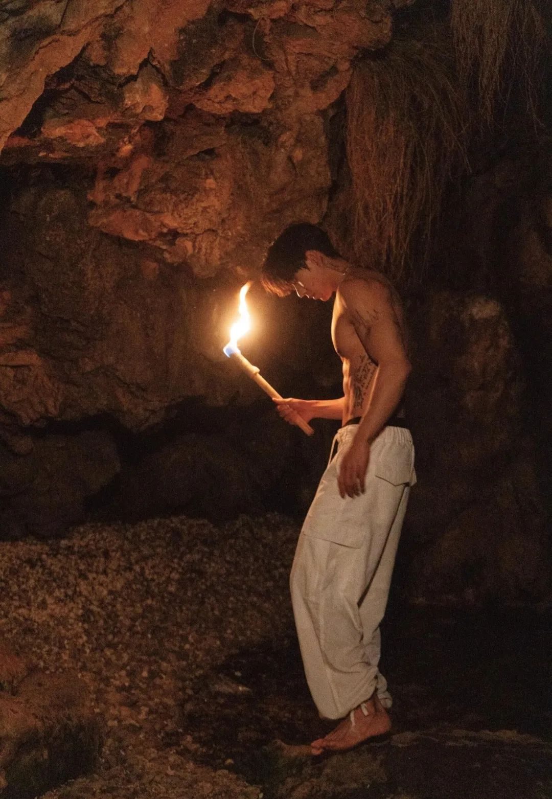 185CM 腱子肉健身模特，体育生版野外求生