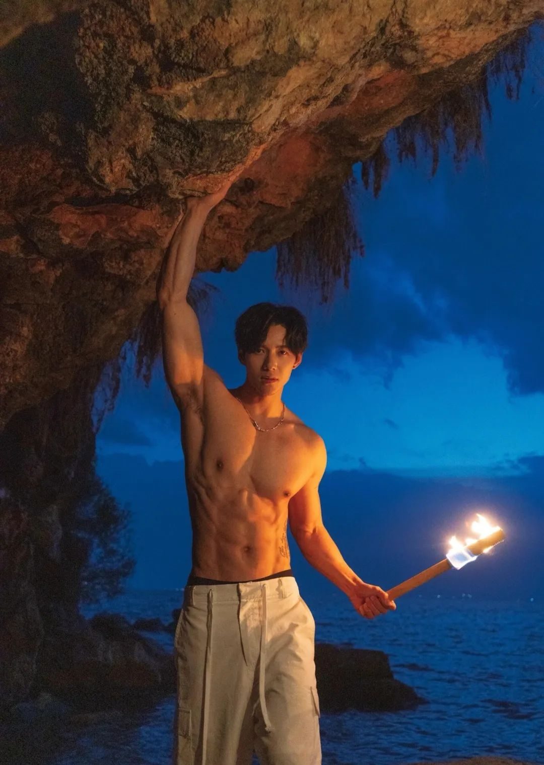 185CM 腱子肉健身模特，体育生版野外求生
