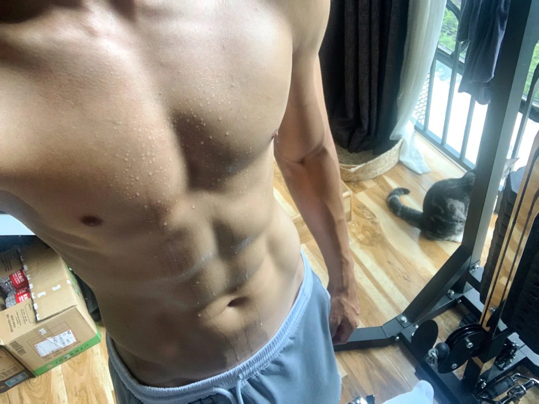 正气古风少年，筋肉薄肌模特