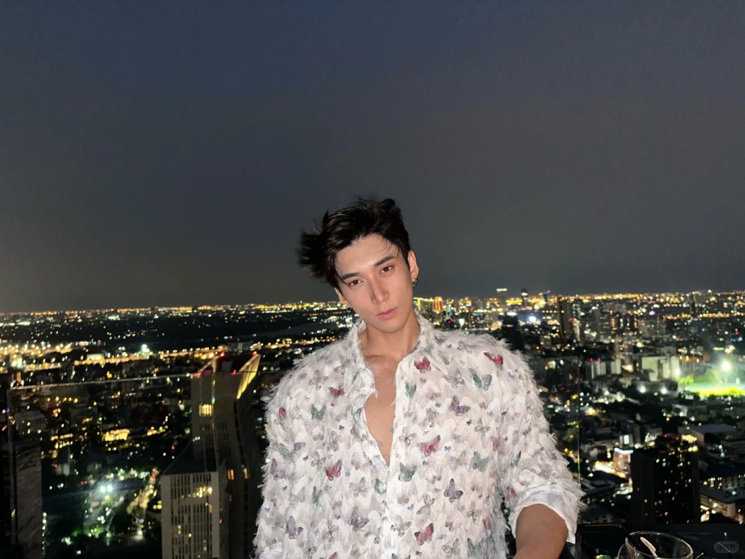 正气古风少年，筋肉薄肌模特