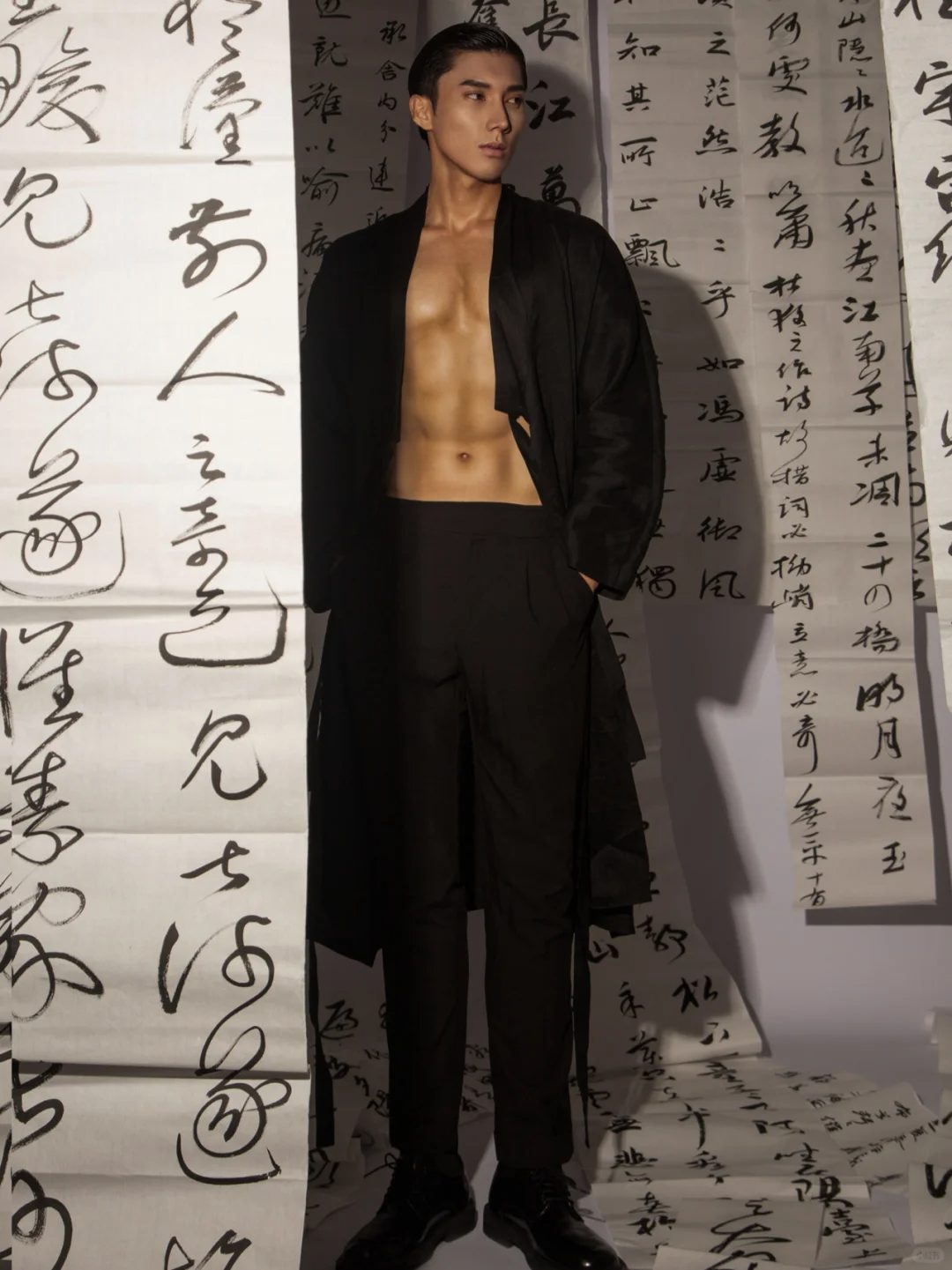 正气古风少年，筋肉薄肌模特