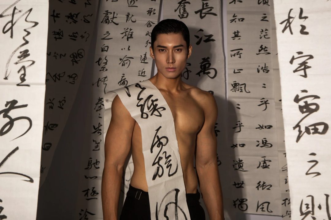 正气古风少年，筋肉薄肌模特