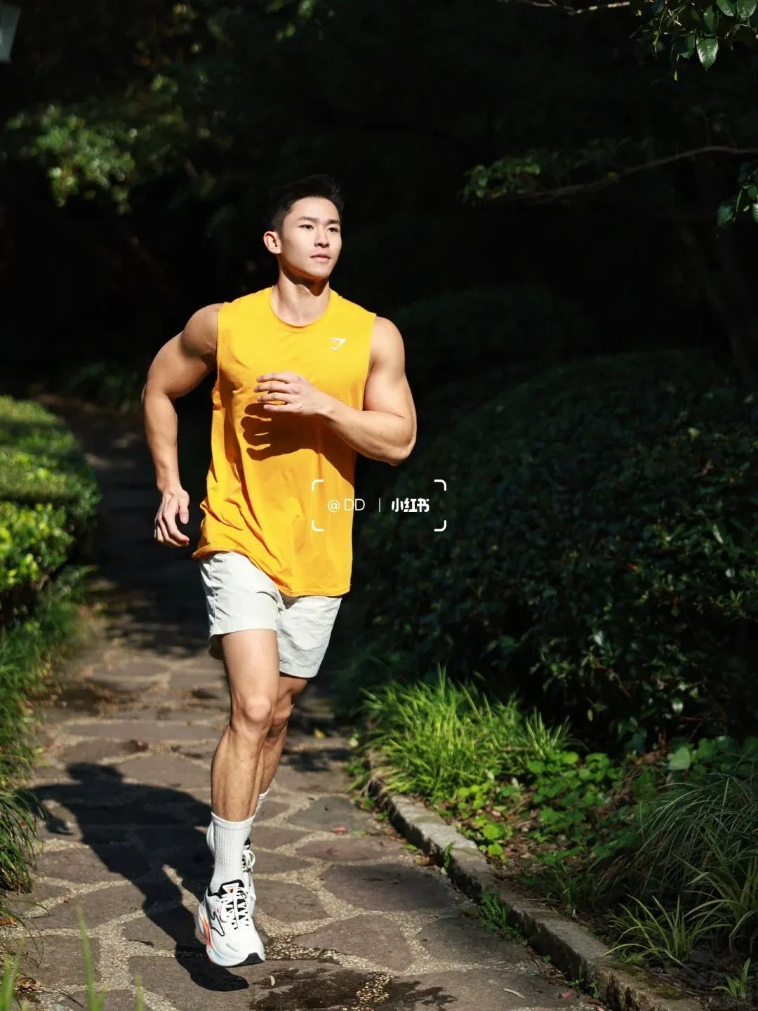 空少坚持 5 年健身蜕变劲爆, 网友: 青春重现太帅了!