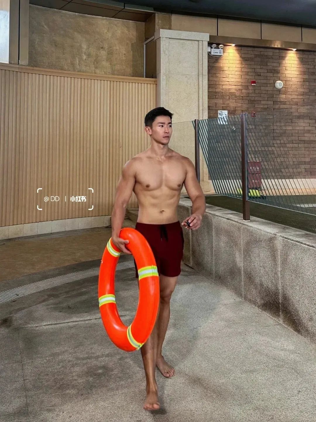 空少坚持 5 年健身蜕变劲爆, 网友: 青春重现太帅了!