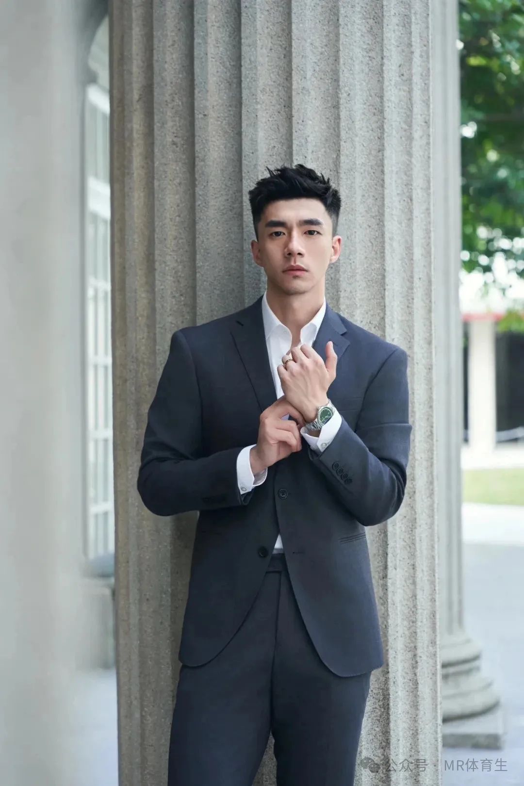你的 190cm 麒麟臂男友已上线，人夫感荷尔蒙爆棚，妥妥行走的衣架子