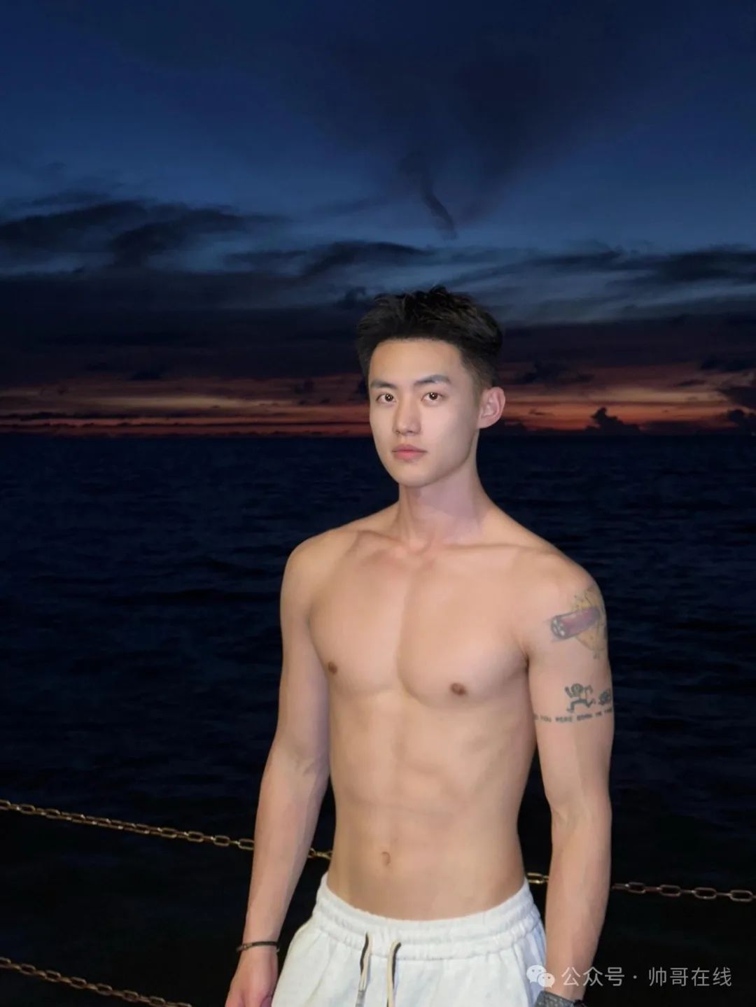 奶帅薄肌寸头帅哥，这是你喜欢的少年吗？
