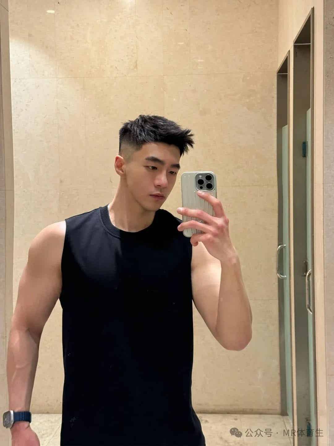 你的190cm麒麟臂男友已上线，人夫感荷尔蒙爆棚，妥妥行走的衣架子-潮男潮北