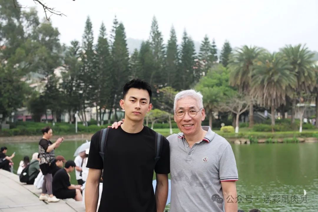 刘姥姥新欢 185CM 篮球体育生脱了？长的好棒！