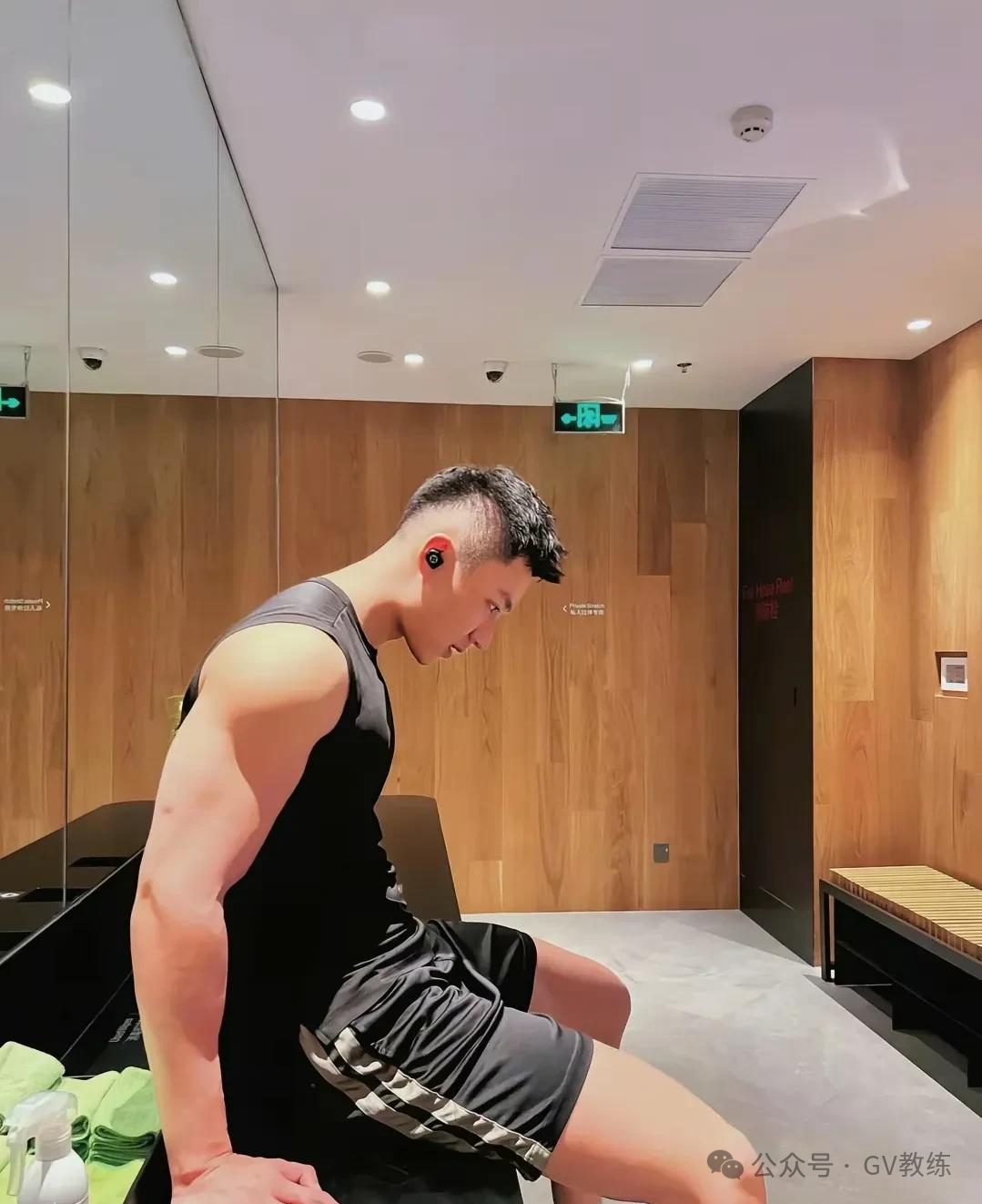 黑皮飞盘壮汉体育生，荷尔蒙运动太猛了