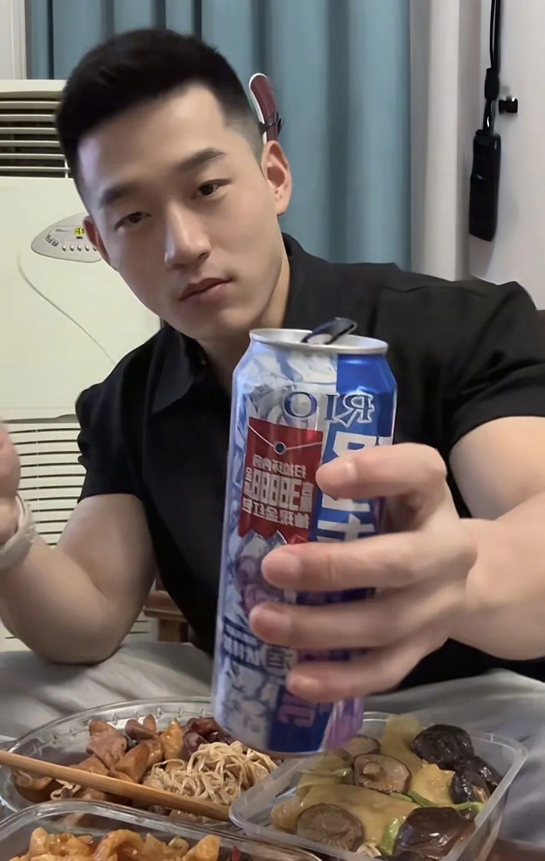 “肌肉爷们老公”天花板？25 岁陕西汉子人夫感十足！
