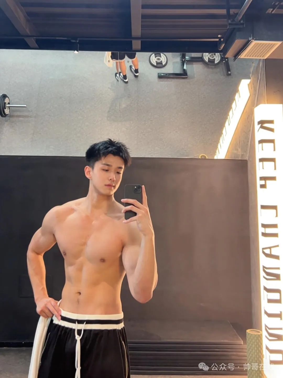 192CM 肌肉健身帅哥，身材恰到好处！！