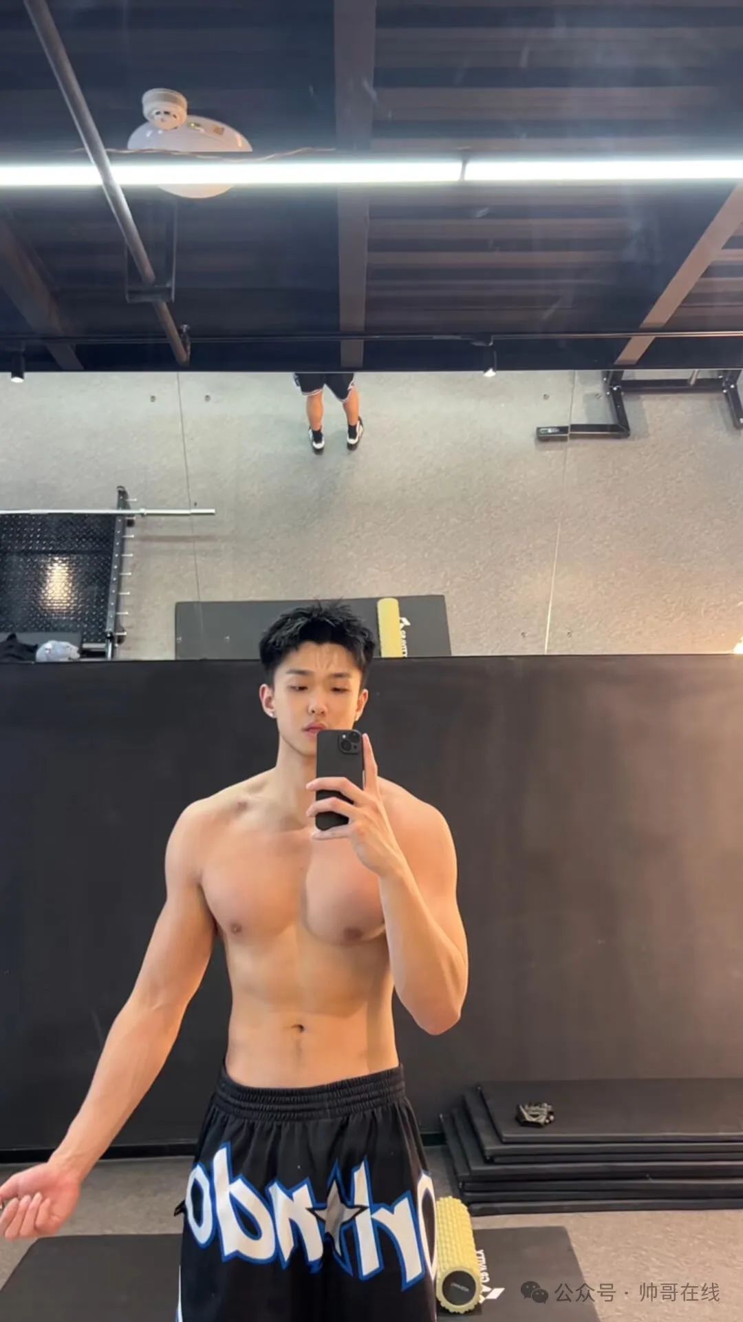 192CM 肌肉健身帅哥，身材恰到好处！！