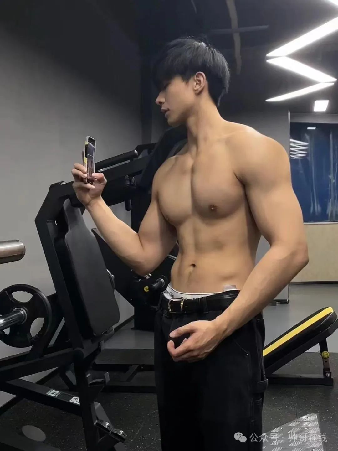 192CM 肌肉健身帅哥，身材恰到好处！！