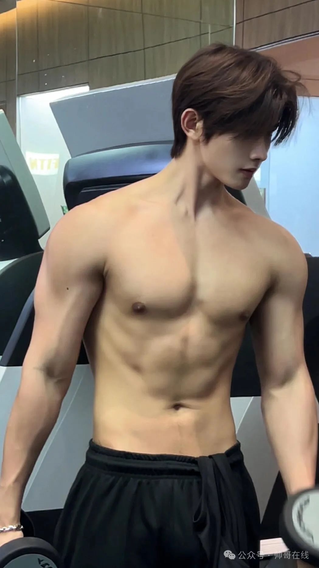 185CM 奶狗脸薄肌小帅哥，奶 fufu 的太可了吧！