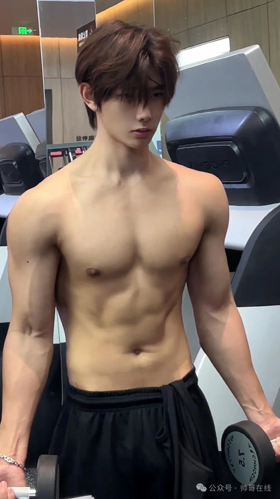 185CM 奶狗脸薄肌小帅哥，奶 fufu 的太可了吧！
