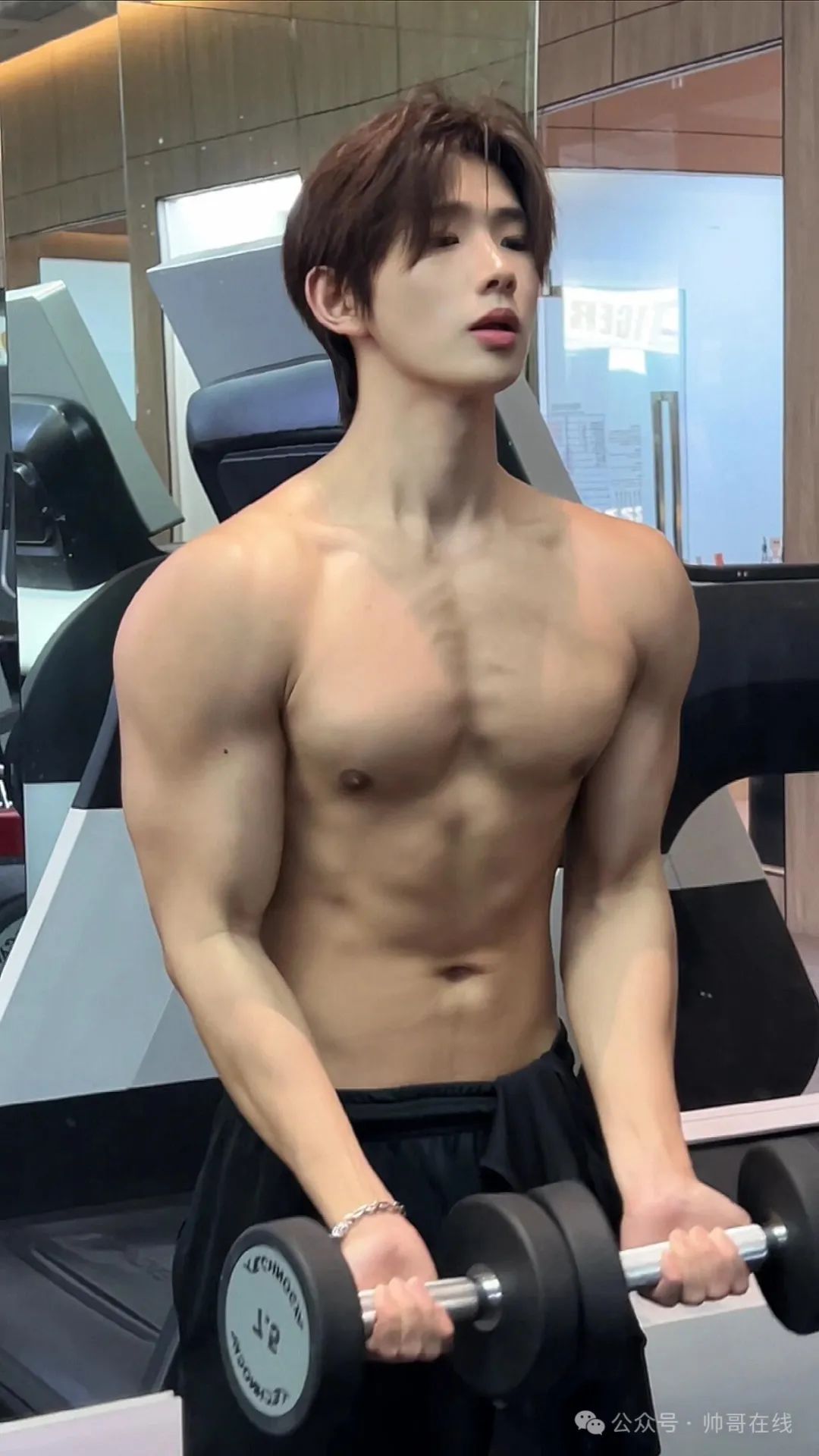 185CM 奶狗脸薄肌小帅哥，奶 fufu 的太可了吧！