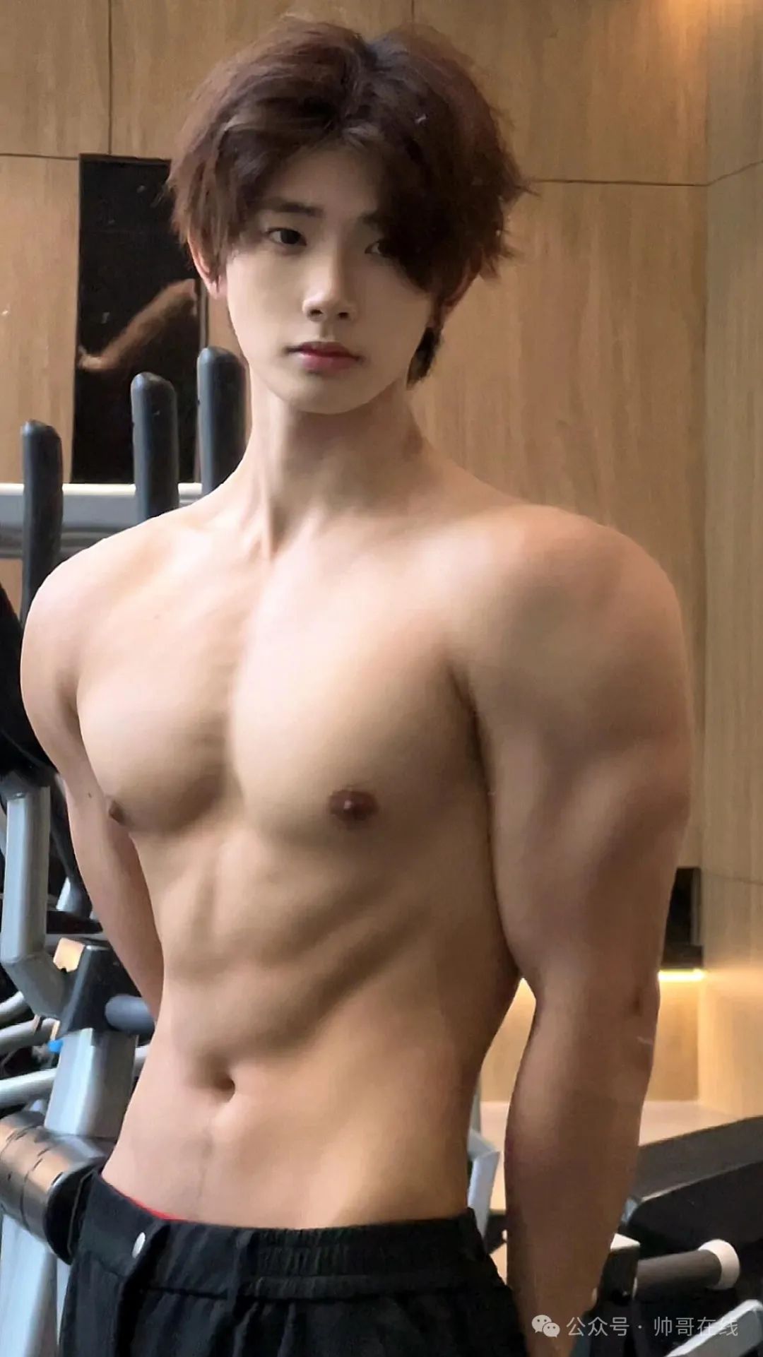 185CM 奶狗脸薄肌小帅哥，奶 fufu 的太可了吧！