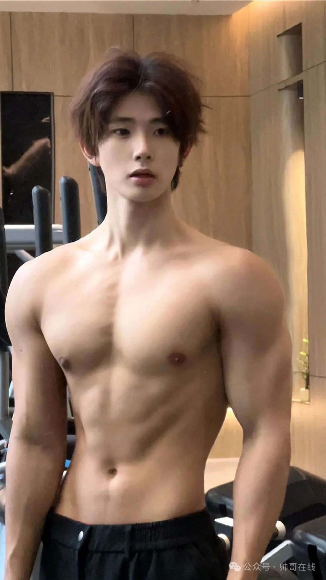 185CM 奶狗脸薄肌小帅哥，奶 fufu 的太可了吧！