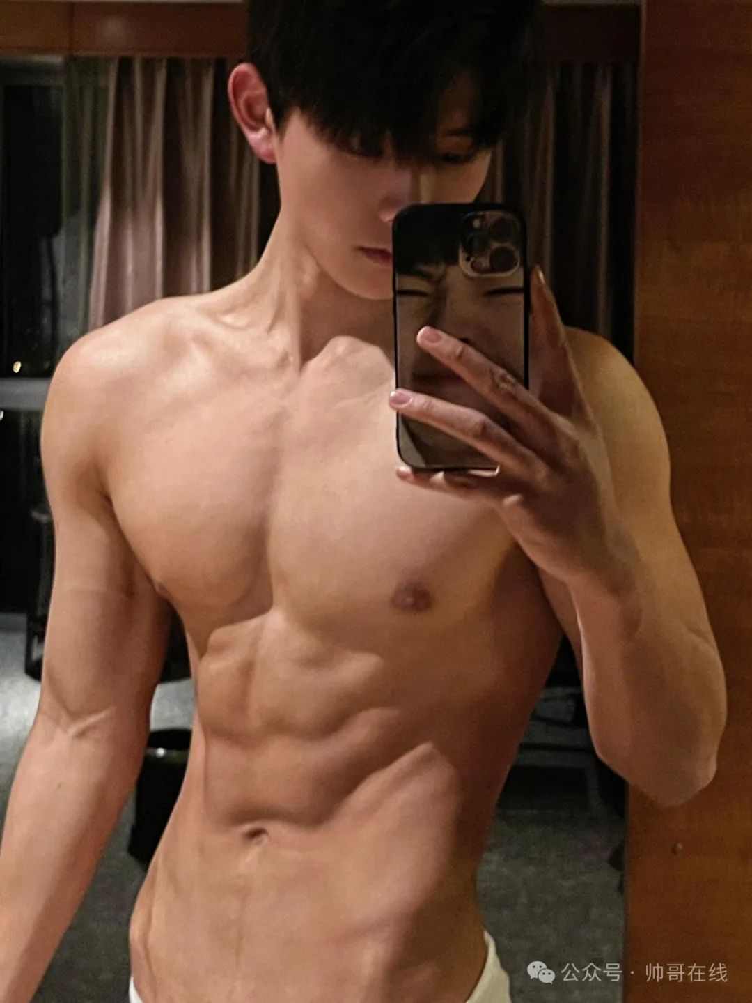 185CM 奶狗脸薄肌小帅哥，奶 fufu 的太可了吧！