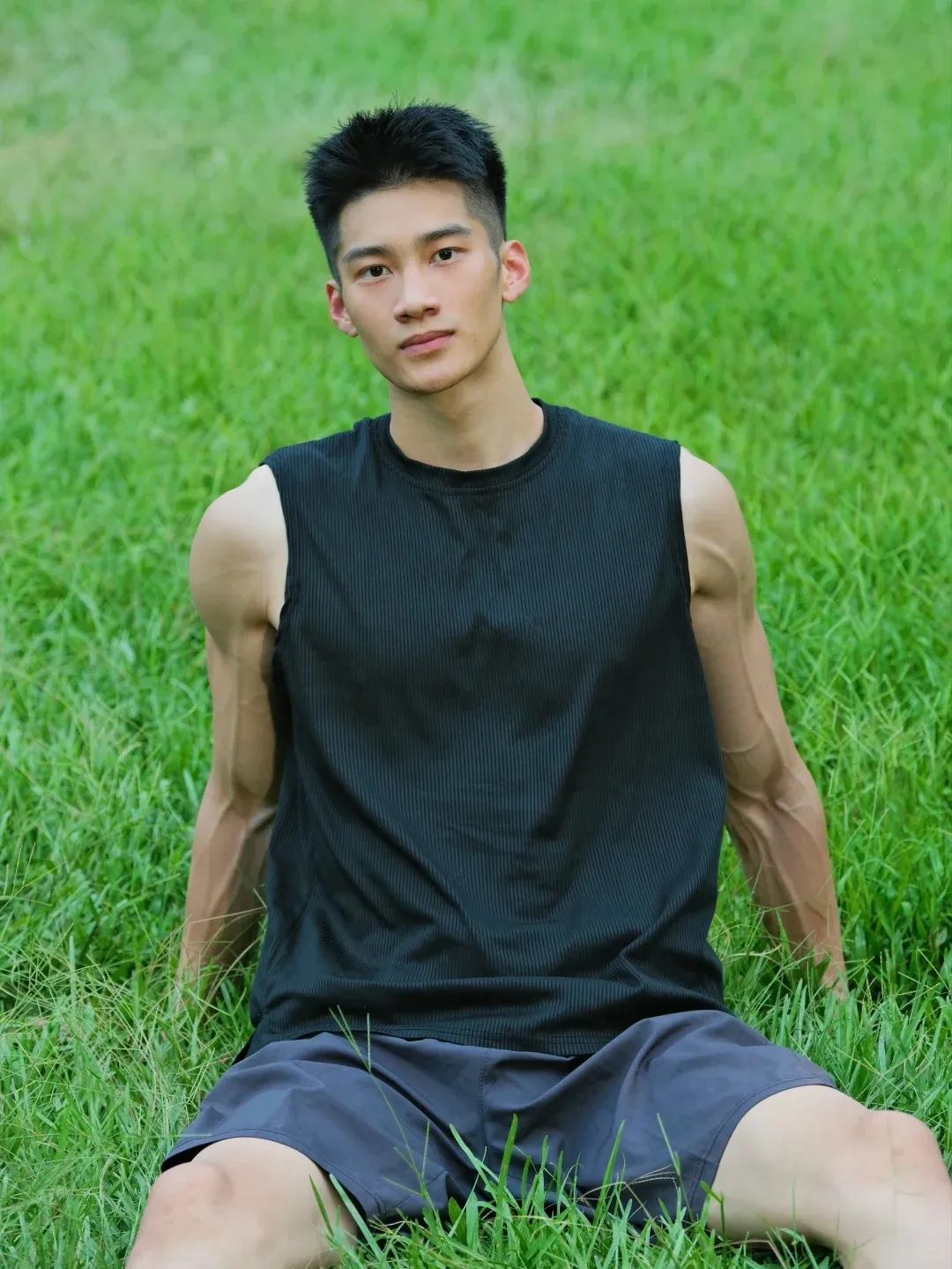 可狼可奶薄肌男孩！网友：宝藏级的高级脸 | 网红帅哥