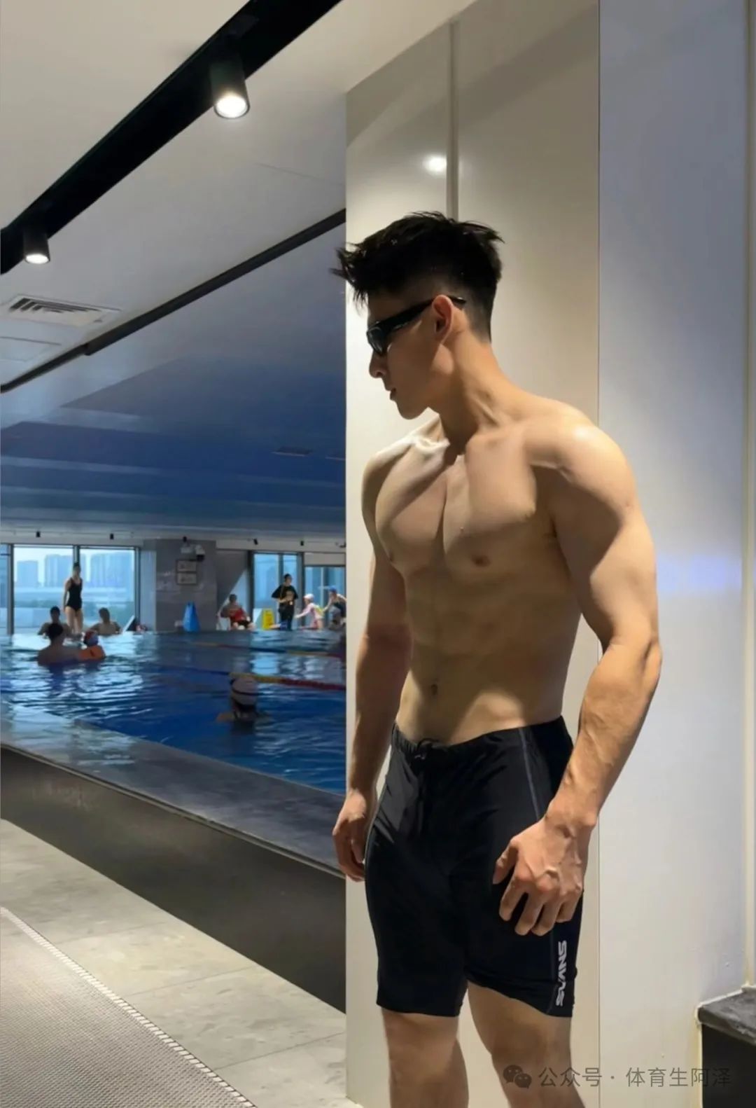 185 游泳教练猛 1 打桩机 S，八块腹肌健壮身材持久力爆棚.....