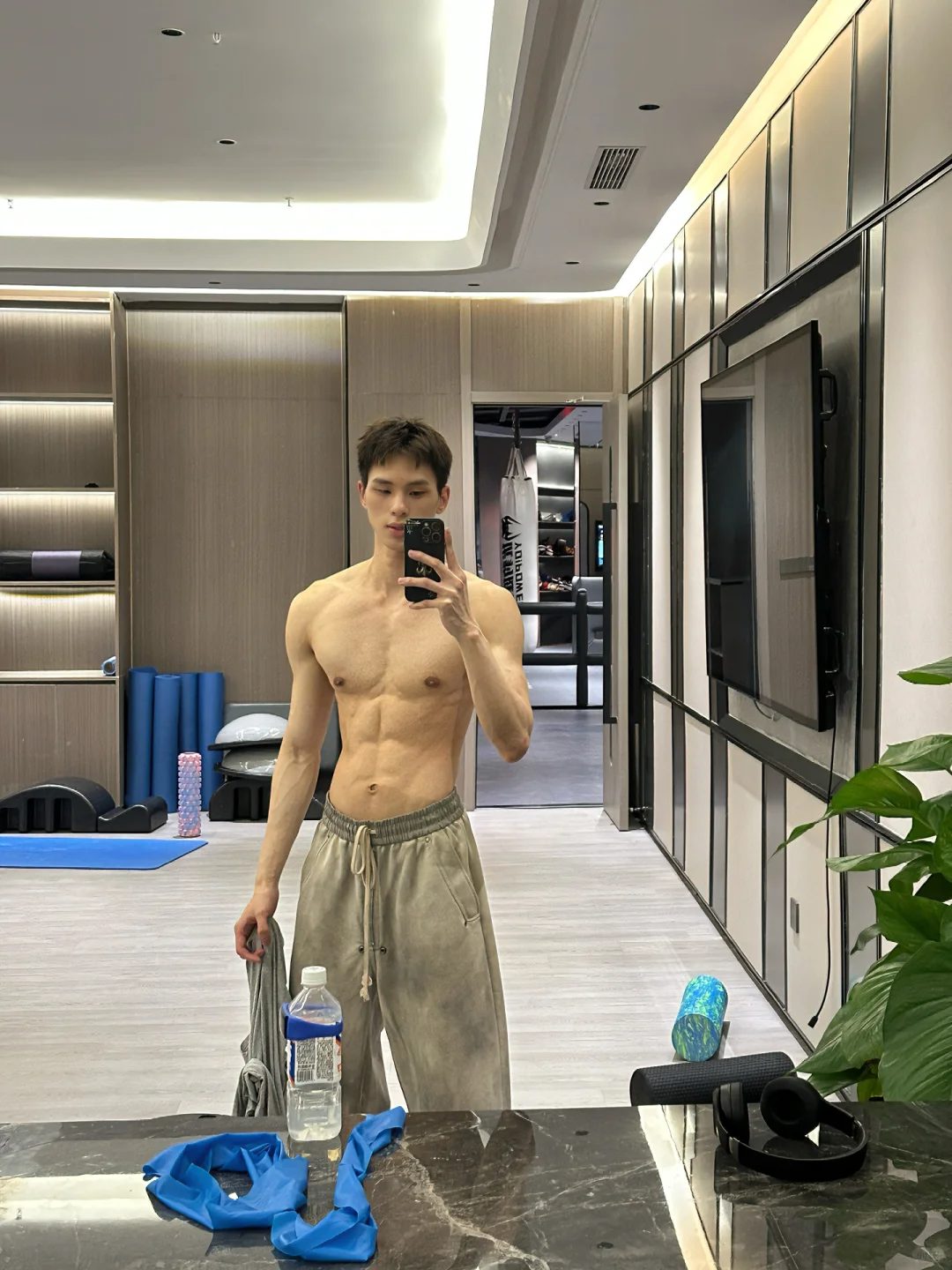 薄肌筋肉单眼皮，这样的小哥爱不爱？