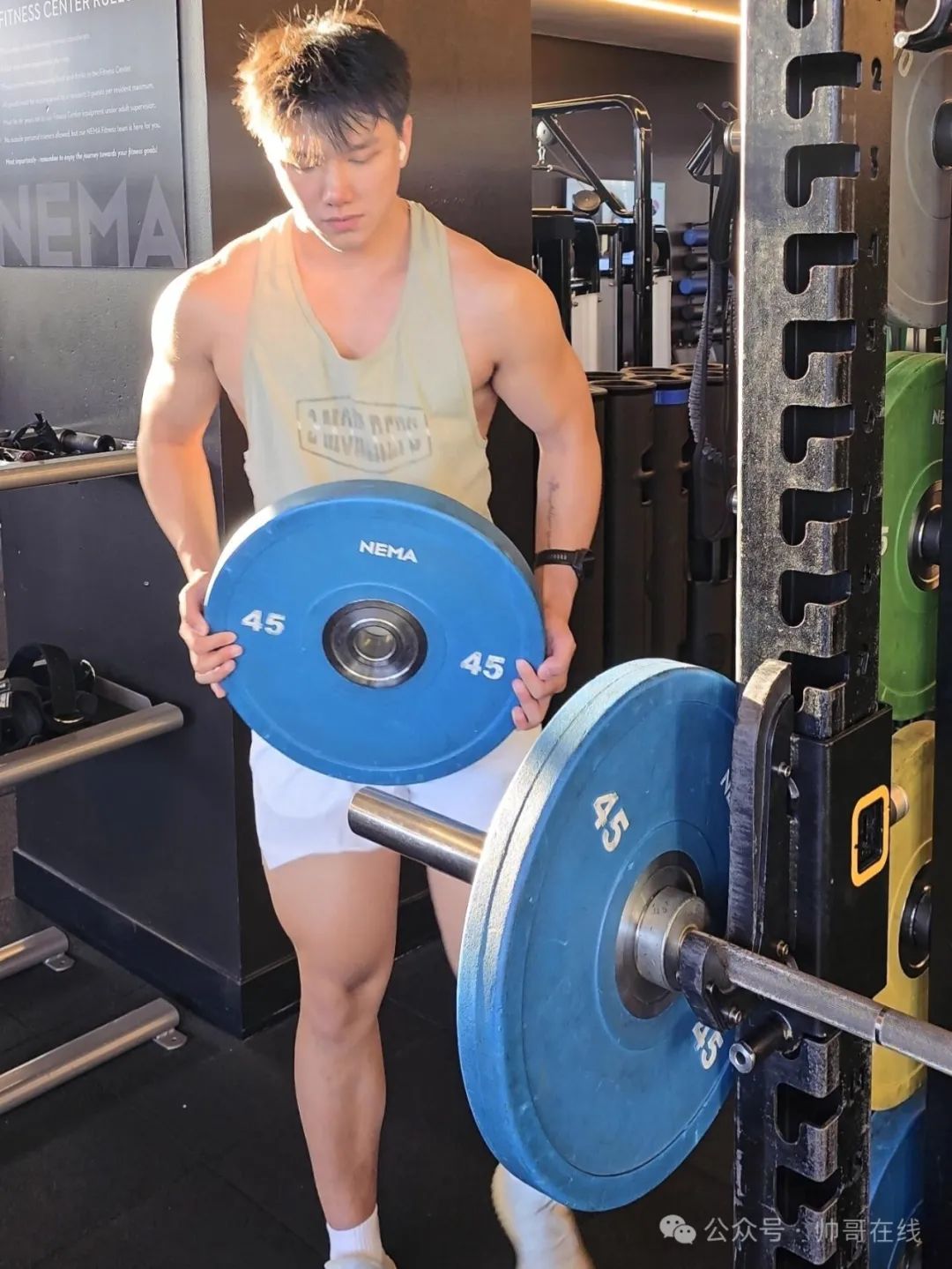 190CM 长腿肌肉健身帅哥，这长相太对味了!