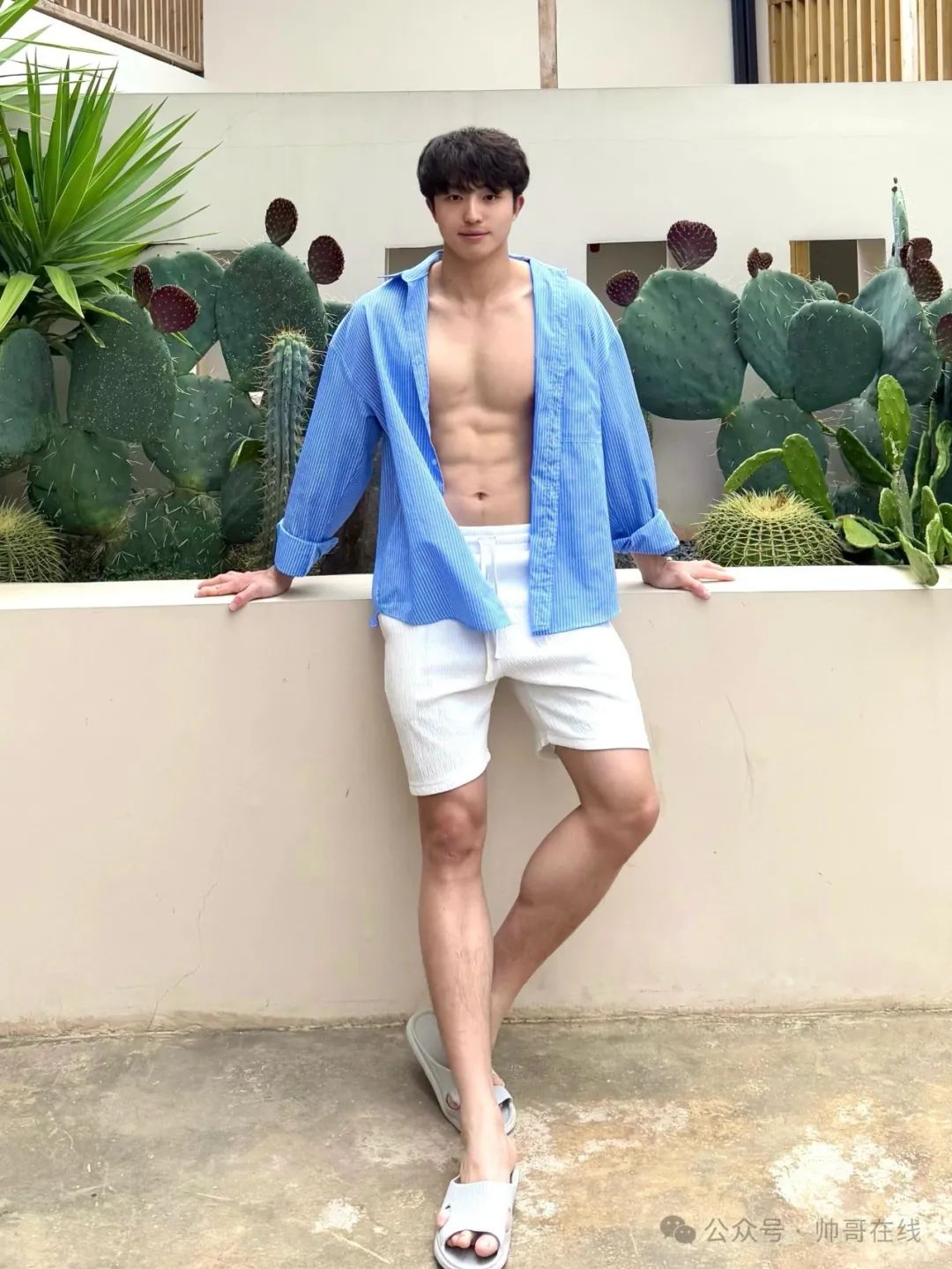 185CM 大四肌肉体育生，腹肌长腿身材太绝了！