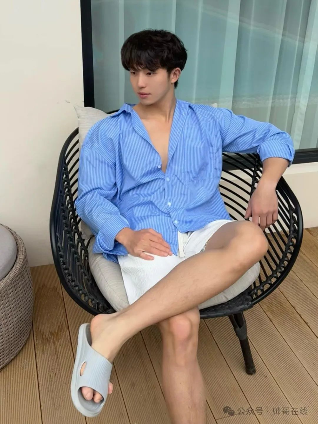 185CM 大四肌肉体育生，腹肌长腿身材太绝了！