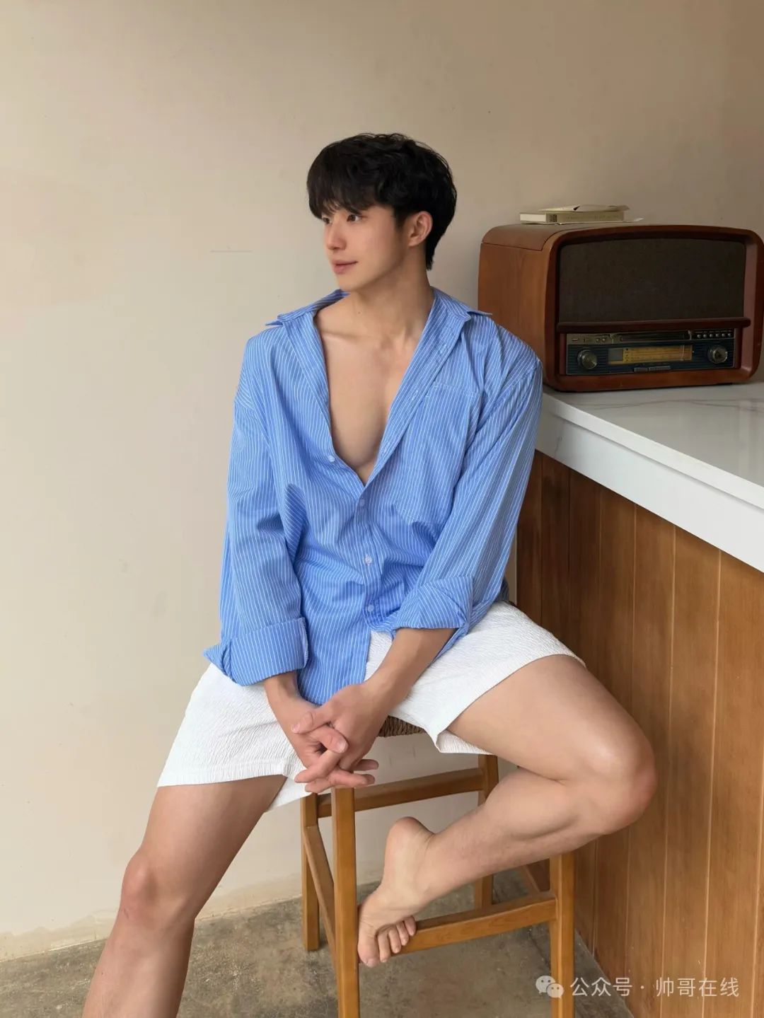 185CM 大四肌肉体育生，腹肌长腿身材太绝了！