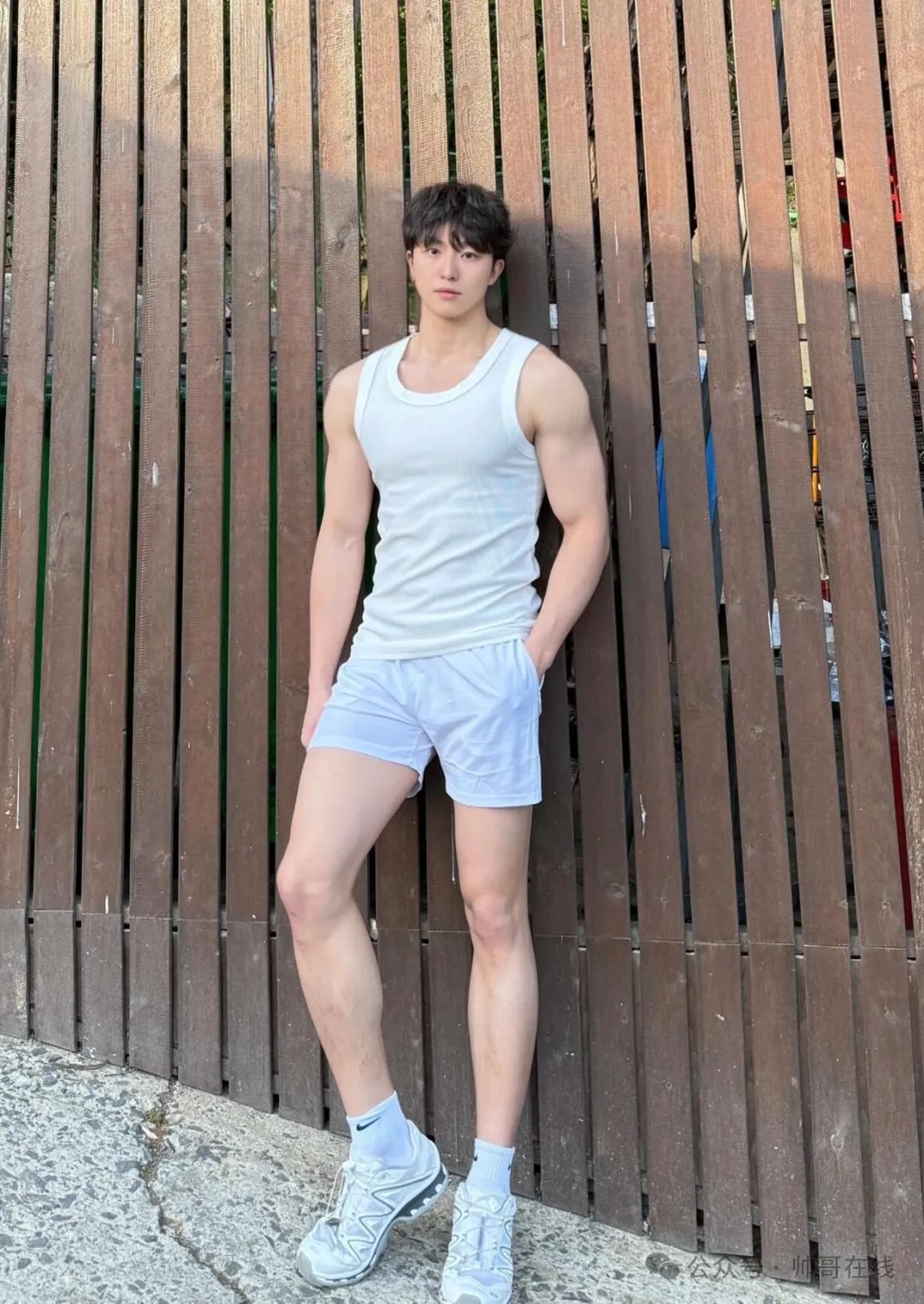 185CM 大四肌肉体育生，腹肌长腿身材太绝了！
