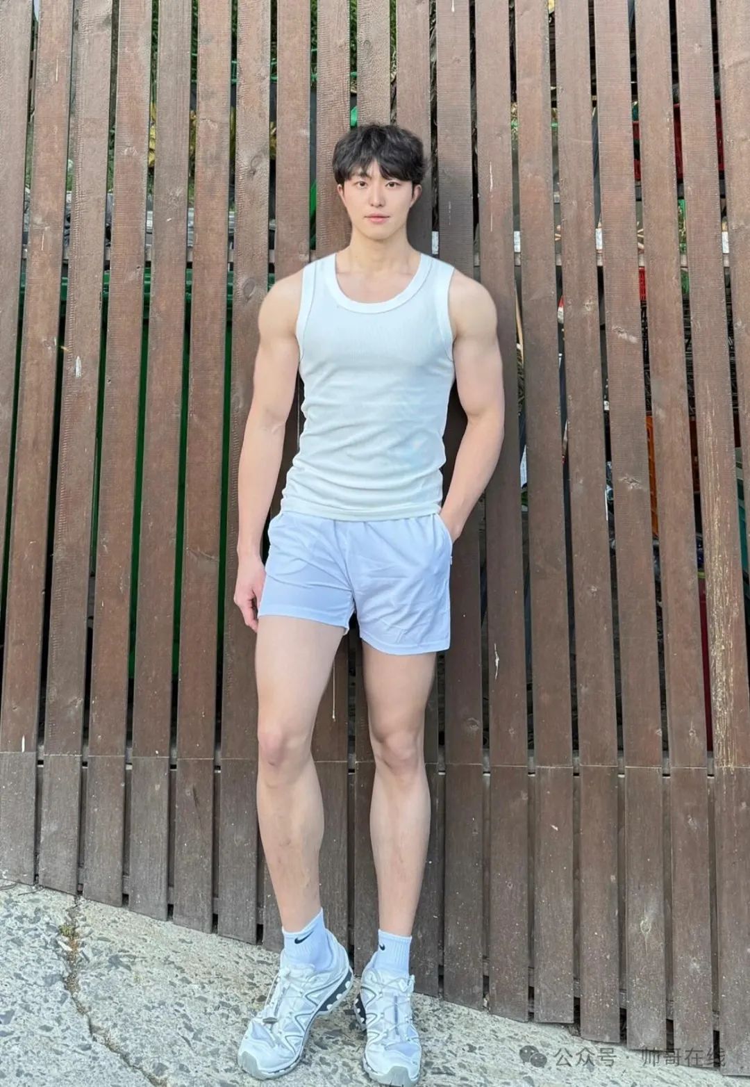 185CM 大四肌肉体育生，腹肌长腿身材太绝了！