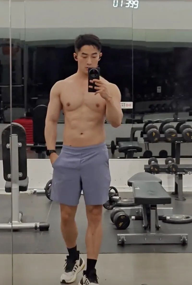 43 岁的上海一姐张弦，现在变成这样了...