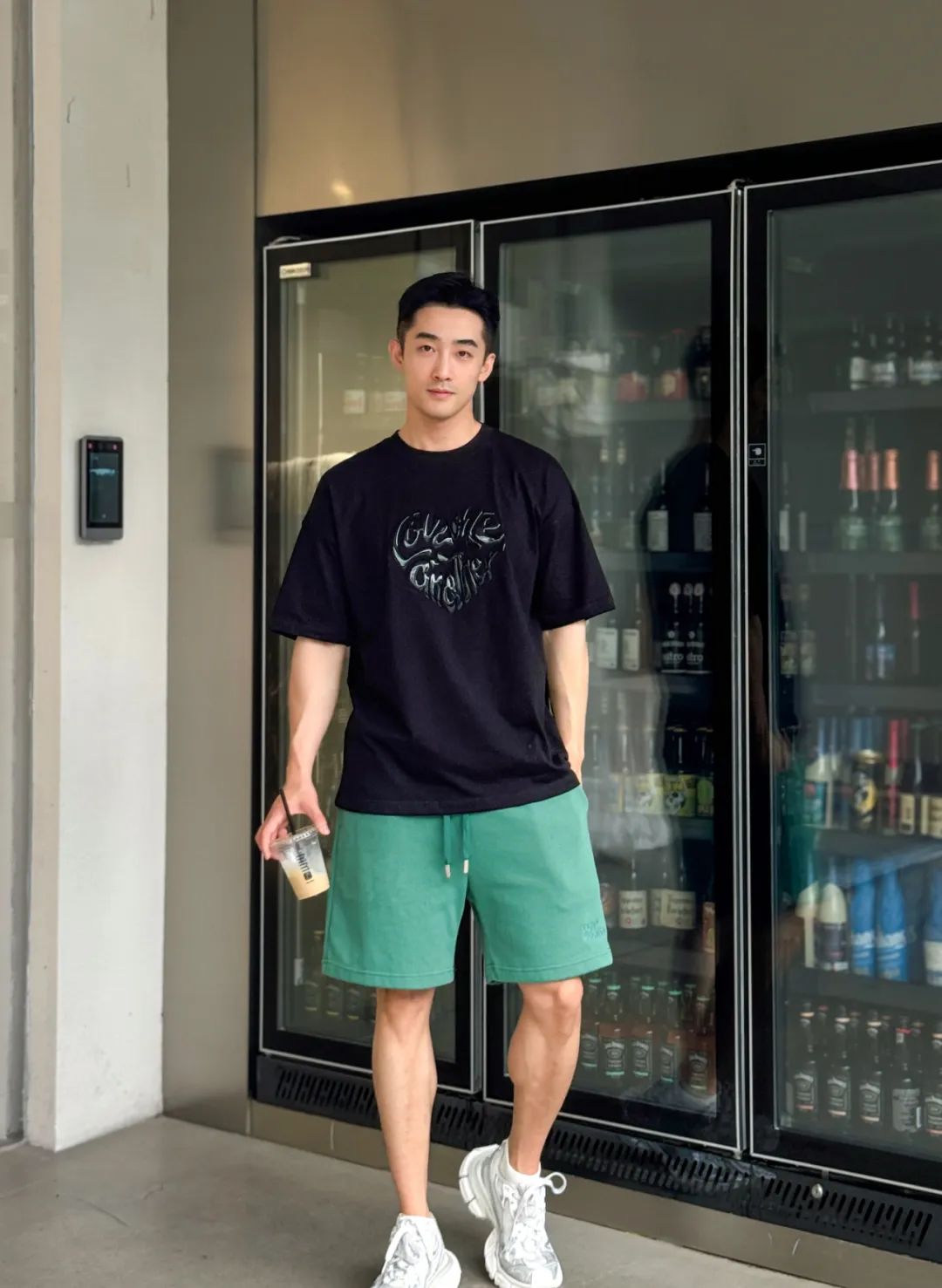 43 岁的上海一姐张弦，现在变成这样了...