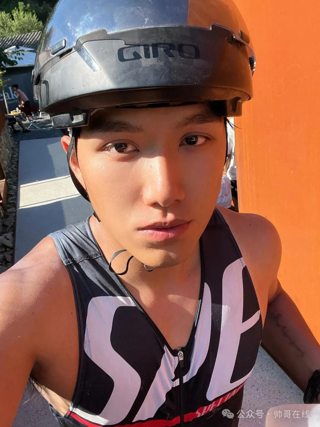 190CM 长腿肌肉健身帅哥，这长相太对味了!