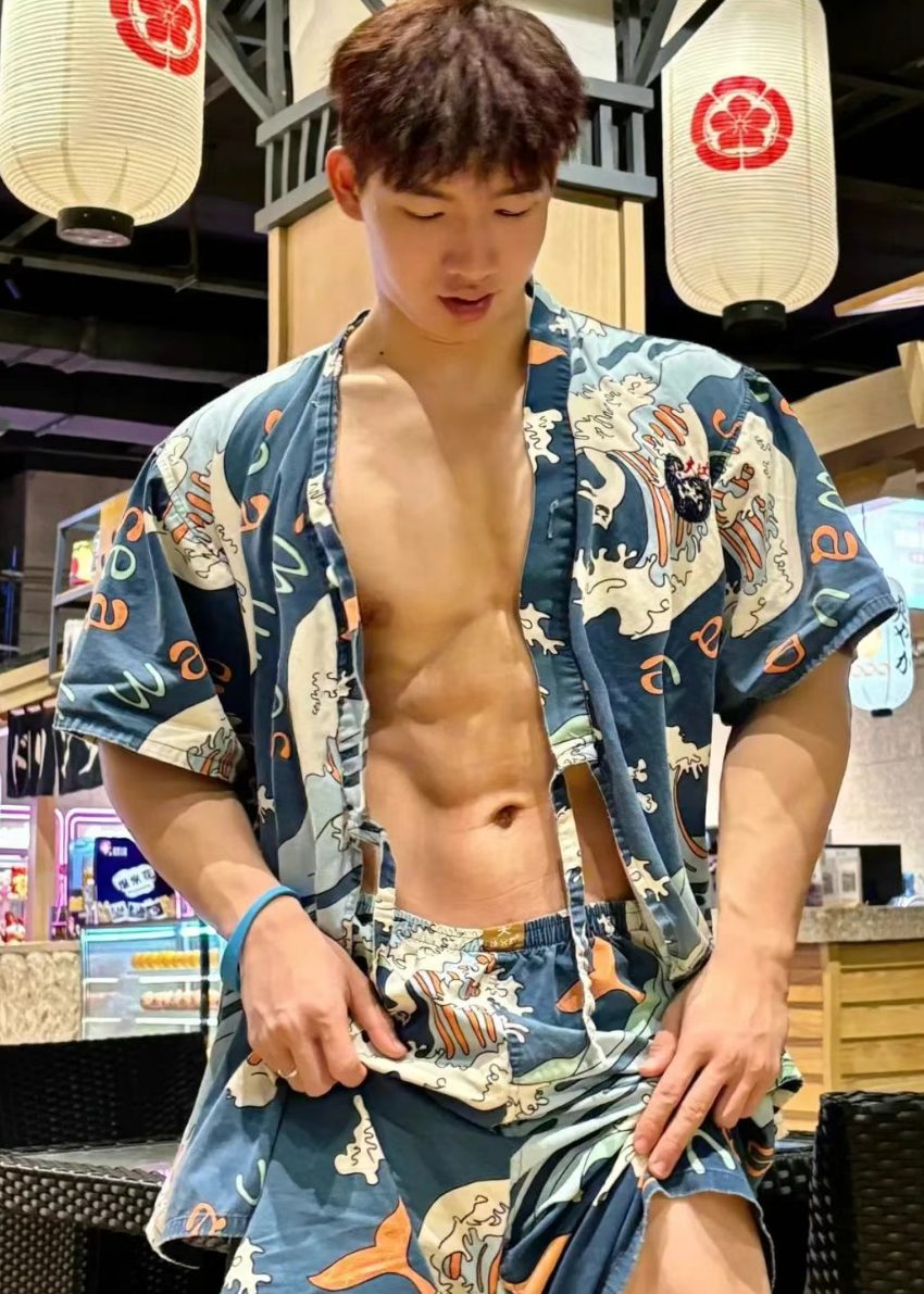 汗蒸房体育生，这腹肌好绝！