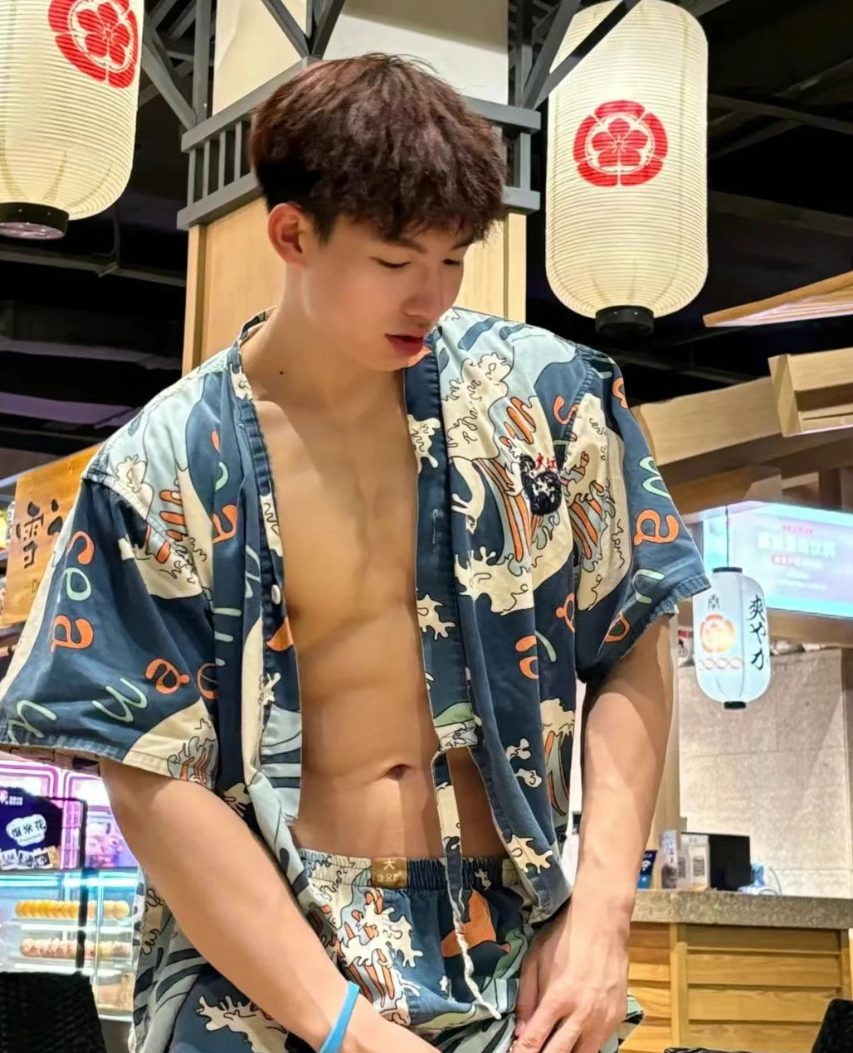 汗蒸房体育生，这腹肌好绝！